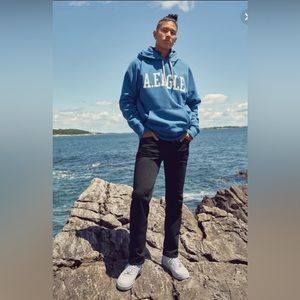 AE AirFlex+ Slim Straight Jean, Men’s size 34/32. Black never worn. Was gift.